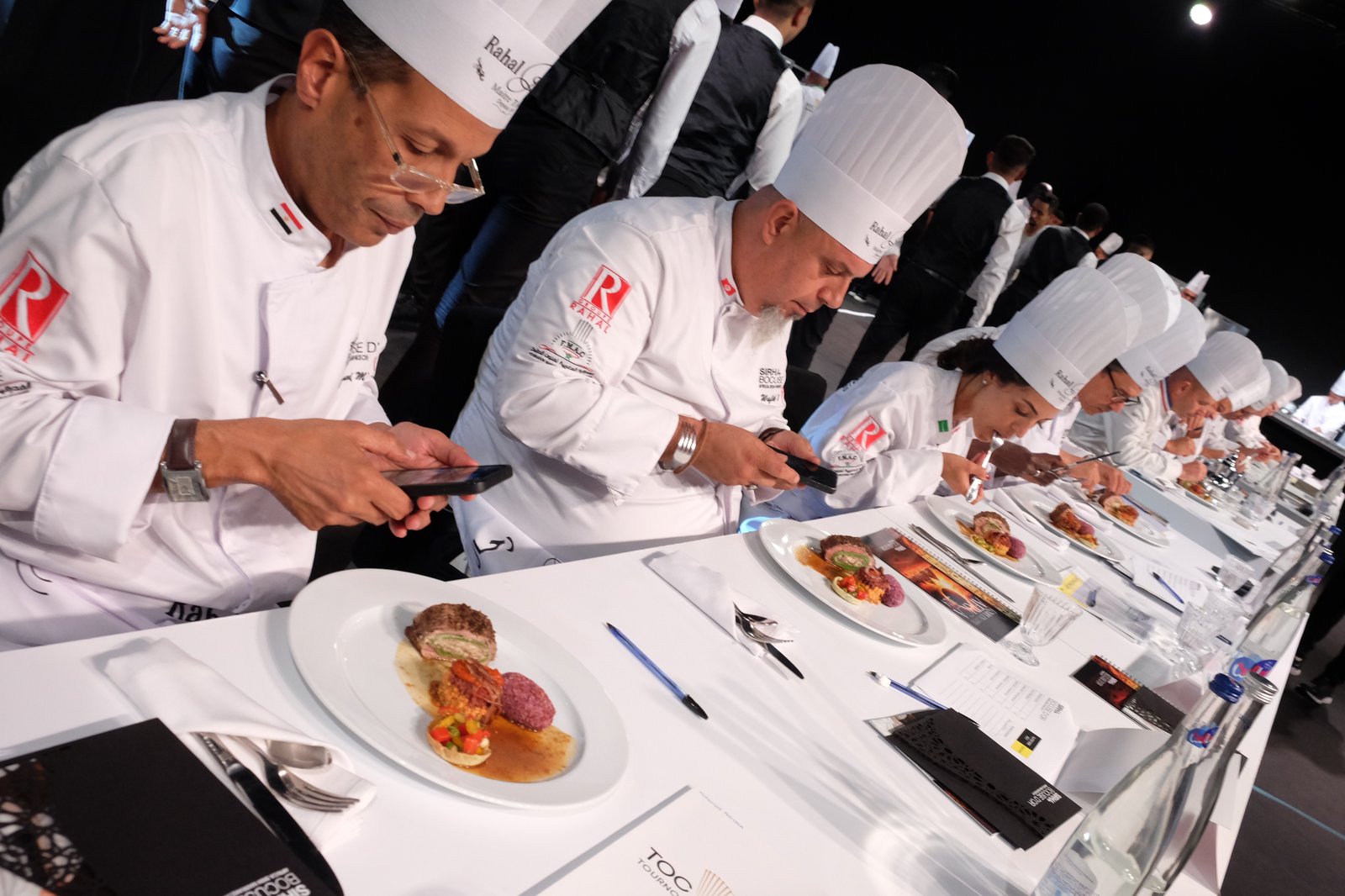 Assiette de compétition en dégustation par le jury, Bocuse d'Or Afrique 2024, Marrakech